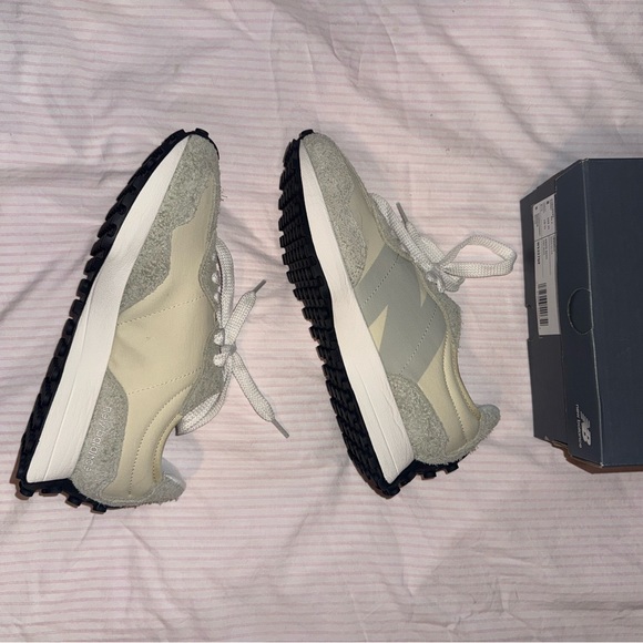 New Balance Womens 327 Sneakers - Picture 5 of 6